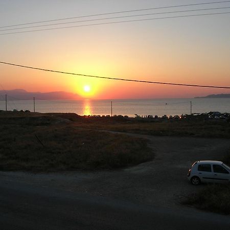 Apartment Next To The Sea In Poseidonia Posidhonía Dış mekan fotoğraf